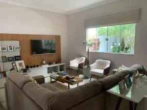 Casa com piscina e churrasqueira em Guaratinguetá - Colônia Piaguí