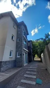 Hermoso departamento céntrico con pileta - Puerto Hua Hum