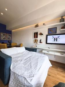 Ultimate Getaway in Luxe Studio