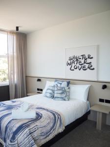 Superior Queen Room room in Beach Road Hotel