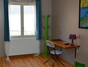 Hotels Logis - Hotel & Restaurant La Corne d 'Abondance : Chambre Familiale Adaptée aux Personnes à Mobilité Réduite