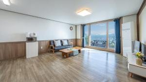 Yeosu Eoneumeosjinnal Pension