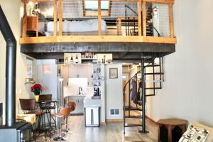 Modern Cabin-Style Loft in Vail On Shuttle Route