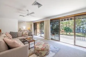 139 Government Rd - Pet Friendly, Air Con, WiFi, Water views - Corlette
