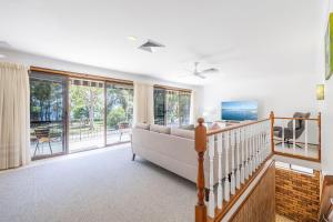 Pet friendly 139 Government Rd - Air Con, WiFi, Water views