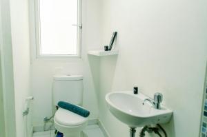 Cozy Living Studio Apartment No Kitchen Aeropolis Residence By Travelio