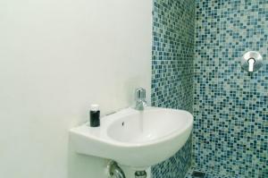 Cozy Living Studio Apartment No Kitchen Aeropolis Residence By Travelio