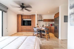 King Suite with Balcony, Gym, Rooftop Pool