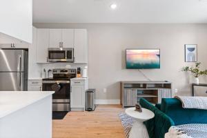 Charming Studio with Breathtaking Pier and Bridge Views