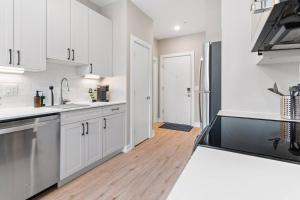 Charming Studio with Breathtaking Pier and Bridge Views