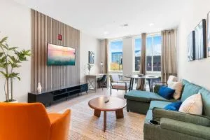 1BD Sleeps 4 with Views - Near Fish Town and Old City - Ablett Village