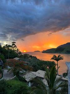 Refúgio de sonho - piscina de borda infinita e hidromassagem com vista