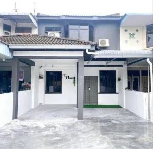 2 Storey Stylish Comfort Retreat ````AlmaImpianRia - Pa Boi