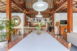 Villa Sukacita - Family Friendly 4BR Seminyak Eat Street 900m Walk To Beach