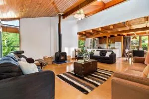 On Village Green - 箭镇