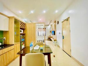Phương Đông Hotel and Apartment