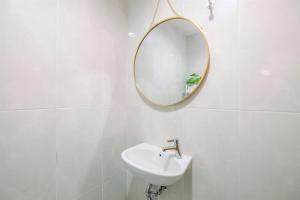 Warm and Cozy Studio Evenciio Apartment Margonda near UI By Travelio