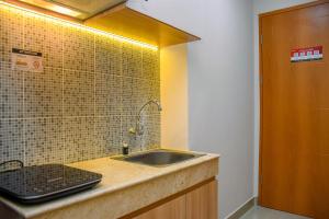 Nice and Cozy Studio at 15th Floor Evenciio Margonda Apartment By Travelio