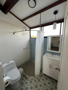 Cozy Home with Huge Lawn and Pool - WiFi