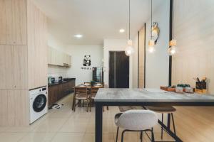 Molek Regency Studio ChicStay 4pax Bathtub Balcony by Our Stay