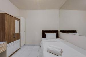 Comfy Studio Apartment No Kitchen at Aeropolis Residence near Soetta By Travelio