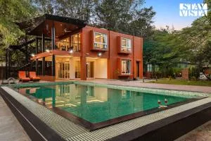 StayVista at Advay Villa with Pool & Lawn - Hātgarh