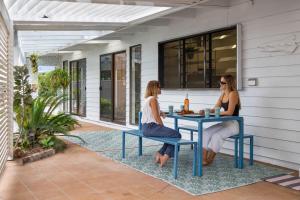 Pumicestone Beach House - 200m to the passage