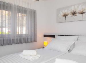 Modern Apartment with Terrace and Private Parking Krk