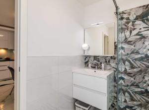 Modern Apartment with Terrace and Private Parking Krk