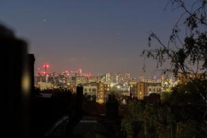 Modern Double bedroom in city apartment room 2