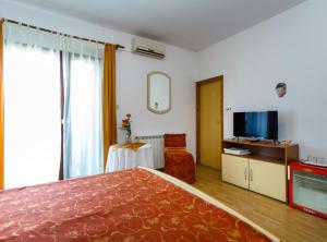 Sunny and Sleek Krk Rooms with Balcony