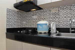 Elegant and Comfy Studio Kebayoran Icon Apartment By Travelio