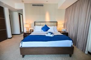 Luxury Apartments - Stunning Marina View - 5-Star Hotel Amenities