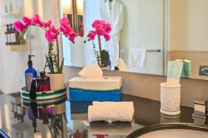 Luxury Apartments - Stunning Marina View - 5-Star Hotel Amenities