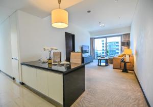 Luxury Apartments - Stunning Marina View - 5-Star Hotel Amenities