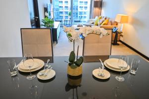 Luxury Apartments - Stunning Marina View - 5-Star Hotel Amenities