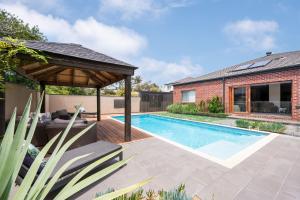 Sorrento Serenity - Pool, Theatre and Games Room, Walk to Beach and Shops