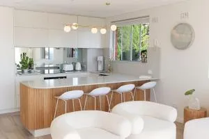 Coastal Holiday Apartment - Avalon