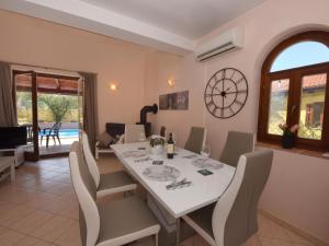 Villa in Vi njan with Private Pool and Garden