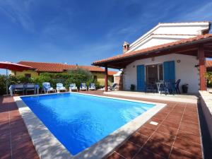 Villa in Vi njan with Private Pool and Garden