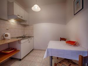 Apartments Malo Lago - One-Bedroom Apartment with Balcony and Sea View - 2nd floor Apartment 6