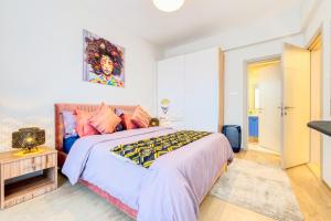 Elite Residence 7 Star Luxe Condo with Gym and Pool next to JW Marriott, Westlands Airport Shuttle, Luggage Storage available