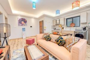 Elite Residence 7 Star Luxe Condo with Gym and Pool next to JW Marriott, Westlands Airport Shuttle, Luggage Storage available