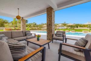 Villa Elaiodendro by Villa Plus