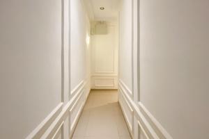 RedDoorz Plus Near SP Plaza Batu Aji
