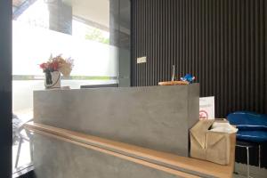 RedDoorz Plus Near SP Plaza Batu Aji