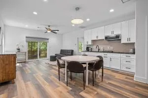 Modern Cabin Oaklawn in 10 min Private Patio - Hawes