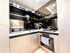 Beautiful 2B1B CBD Melbourne apartment