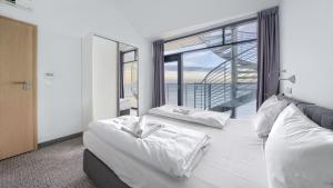 Boulevard, Sun & Snow