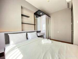 Homey 2BR Apartment at Mekarwangi Square Cibaduyut By Travelio